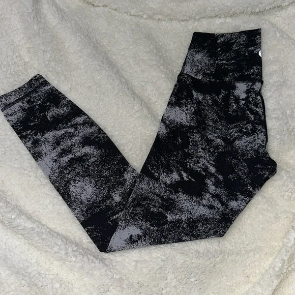NEW! Lululemon 25” Wunder Under Leggings - Picture 2 of 4
